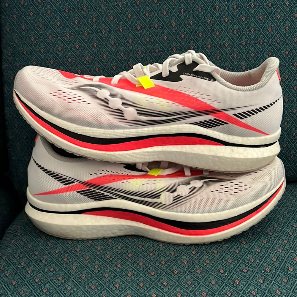 Mens Saucony Endorphin Pro 2 size 10. Like new!
